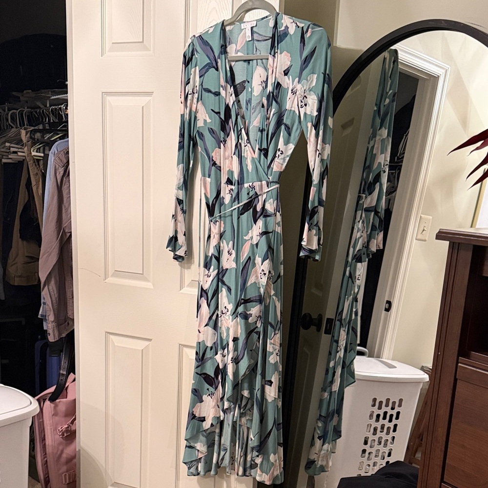 Leith Long Sleeve Floral Dress in Green and White